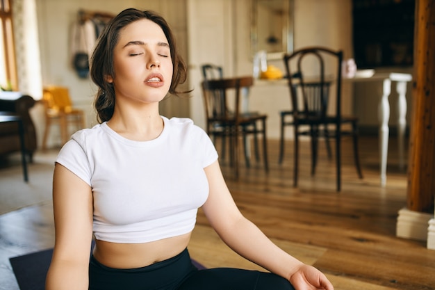 21 Breathwork Hacks to Burn Fat After 40: Easy, No-Gear Routines for Better Sleep & Recovery