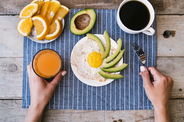 When Should You Eat Breakfast If You Have Diabetes? A Personalized Guide to Morning Blood Sugar Control