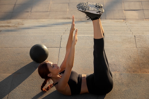 18 Dynamic Stretching Moves to Boost Core Stability for Cyclists: What Works and How to Adapt