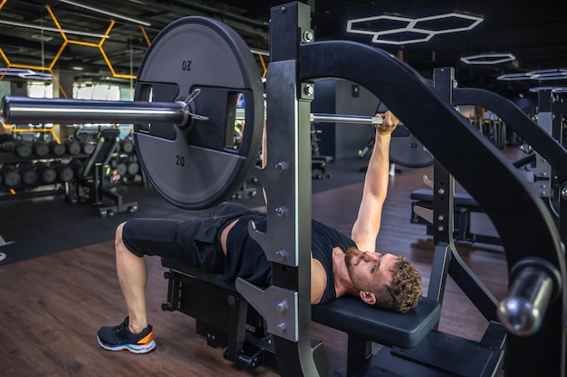 Free Weights vs Machines: The Ultimate Guide to Building Strength Effectively