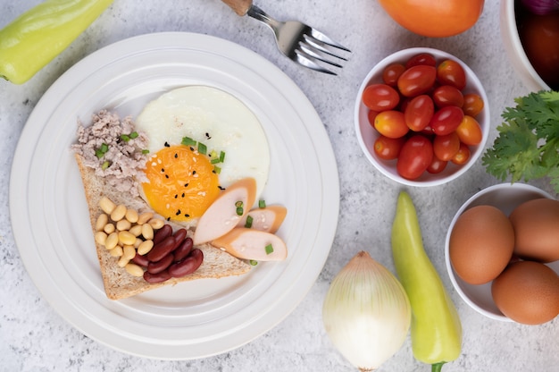 Teen eating a healthy breakfast with eggs and fruit