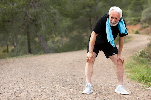 10 Hidden Mistakes Making Knee Pain Worse as You Age (And How to Fix Them Safely)
