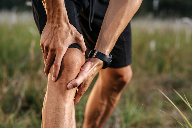 45 Proven Tips to Manage Knee Pain: Simple Daily Strategies, Tracking Tools & Motivation Boosters