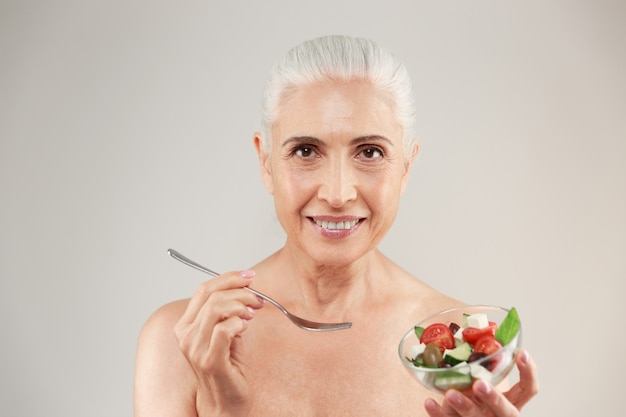 18 Science-Backed Low-Carb Habits for Aging Gracefully and Feeling Your Best