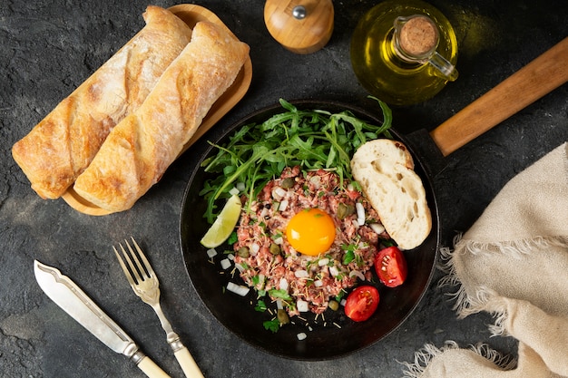 Low-carb Mediterranean-style plate with grilled vegetables and fish