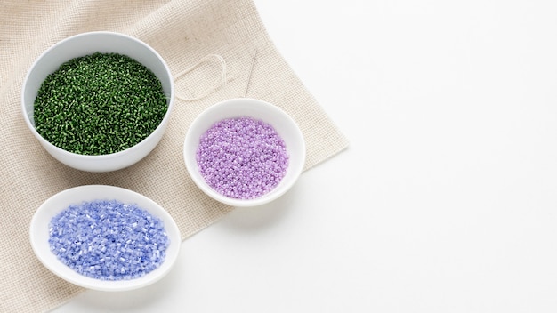 Illustration of plant-based microbeads binding to fat molecules in the gut