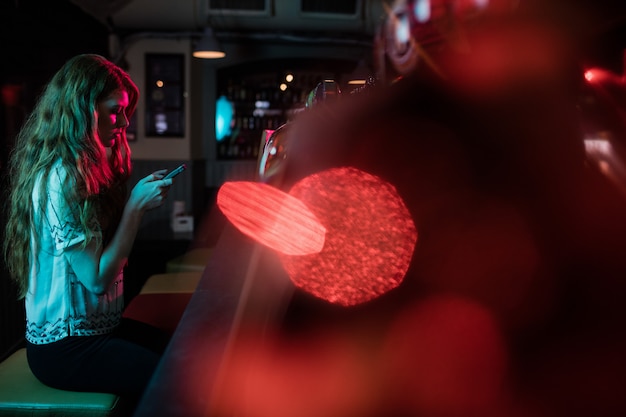 Cyclist using red light therapy on legs