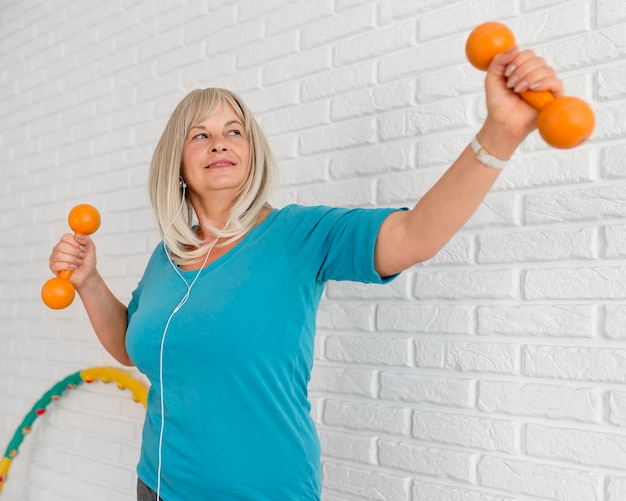 10 Budget-Friendly Senior Fitness Tips to Lose Weight Fast & Stay on Track Weekly