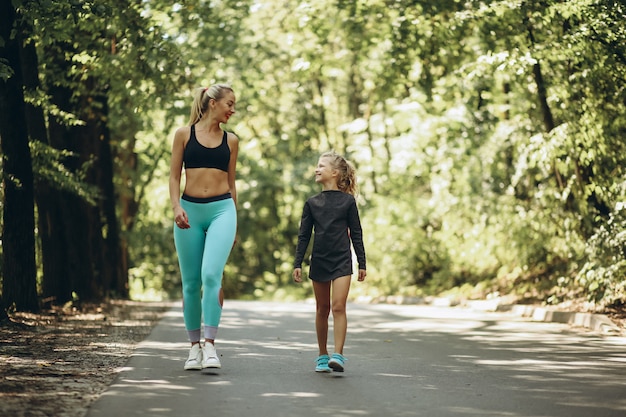 Walking vs Jogging: Which Is Best for Reducing Stress After Baby? A New Mom’s Guide
