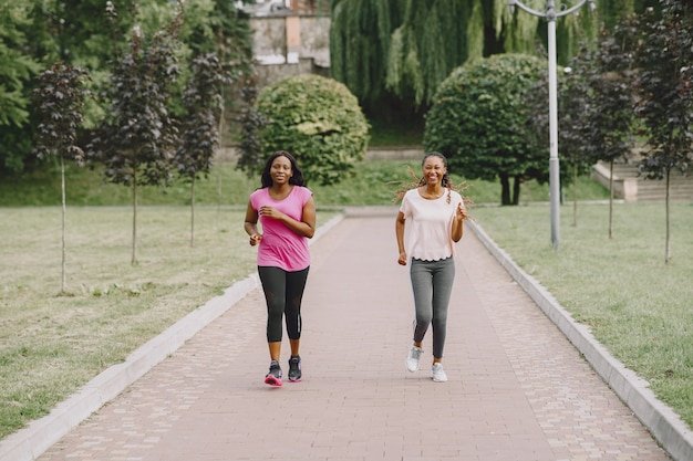 Walking vs Jogging: Which One Truly Helps You Sleep Better and Eases Back Pain?